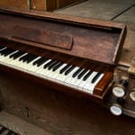 Varhany v kostele sv. Jana a Pavla v Halži